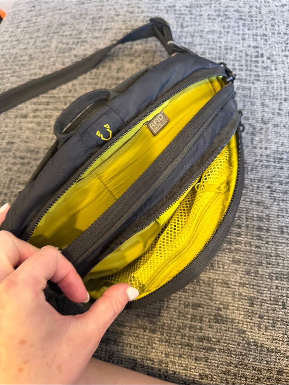 Pacsafe Black Anti-Theft Waist Pack Belt Bag rfid - Picture 3 of 9